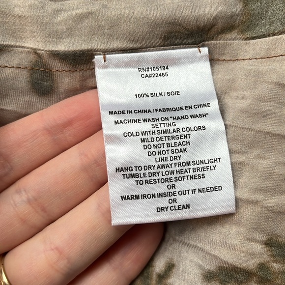 go by gosilk Crinkle Cut Jacket and Skirt Set in Chai Society 100% Silk Size M - Picture 15 of 16